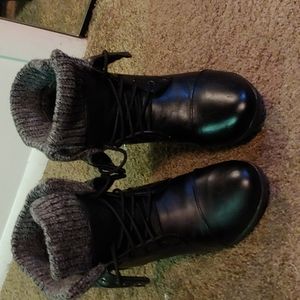 Twisted Women's Darla Knit Wedge booties 9